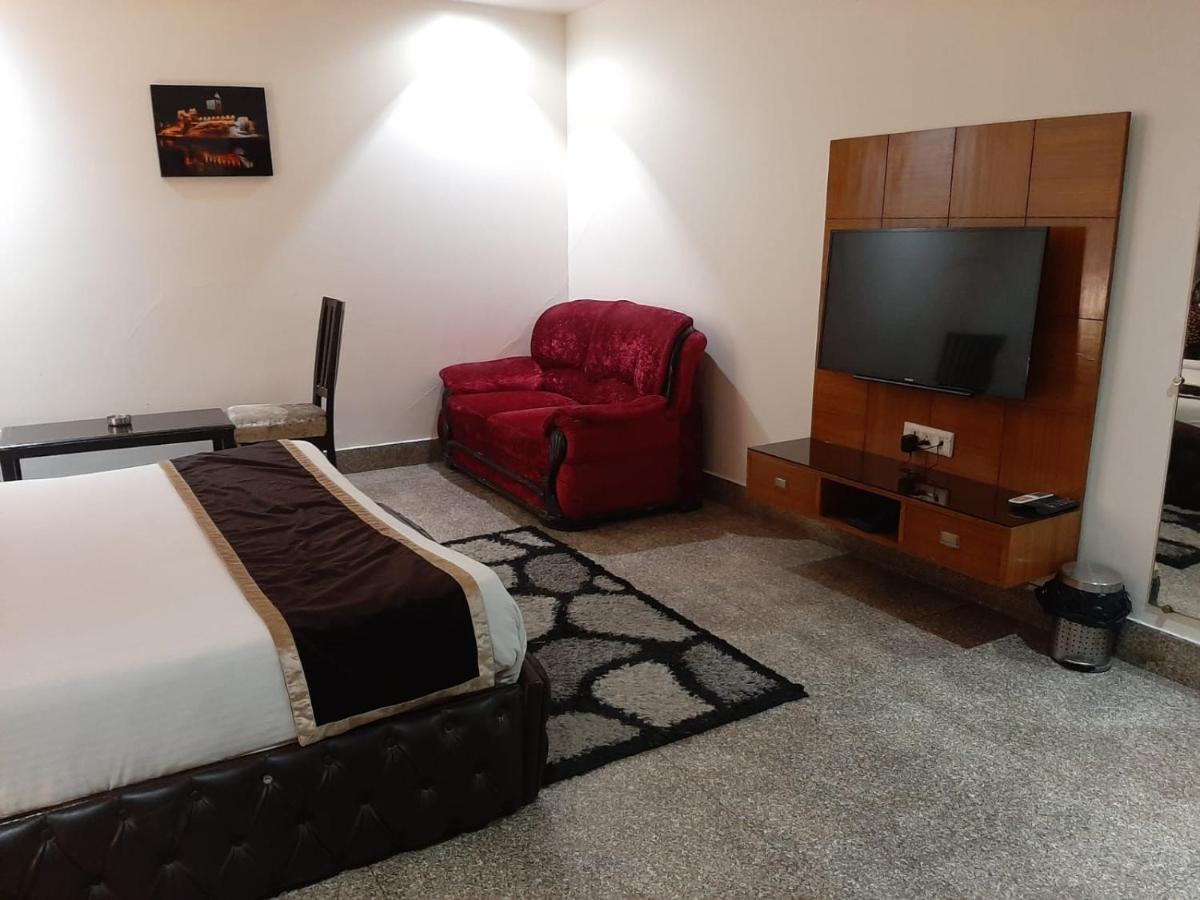 Karan Holidays Дели Экстерьер фото